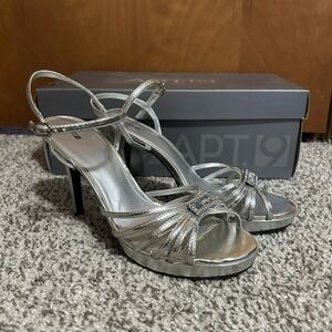 Women's Shoes Apt. 9 Lucy Silver High Heels size 8 with Box